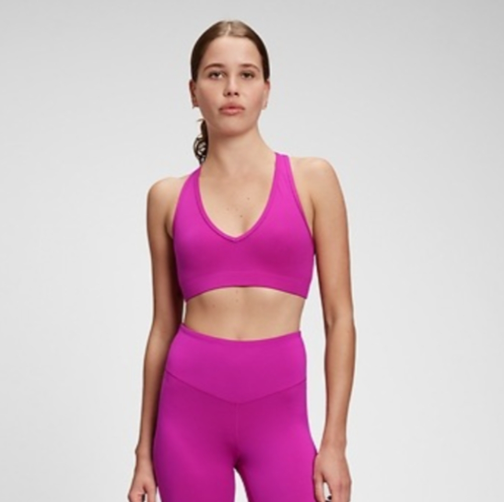 GapFit | V-Neck Racerback Sports Bra in Eclipse | Rose Pink Verbana | M